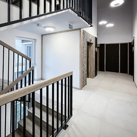 Apartament Sloneczny Kamienica Grochow With Free Parking Varsóvia Exterior foto