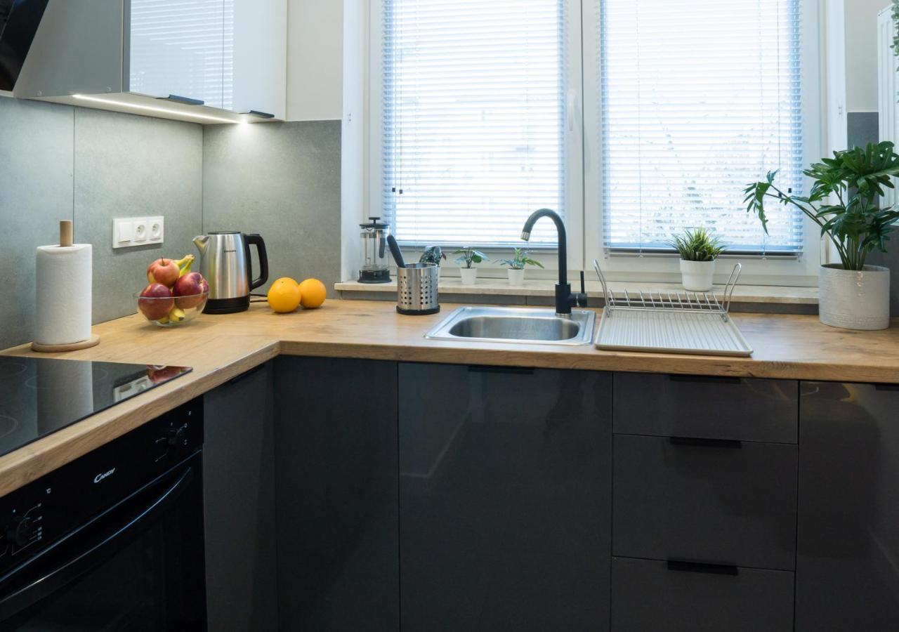 Apartament Sloneczny Kamienica Grochow With Free Parking Varsóvia Exterior foto