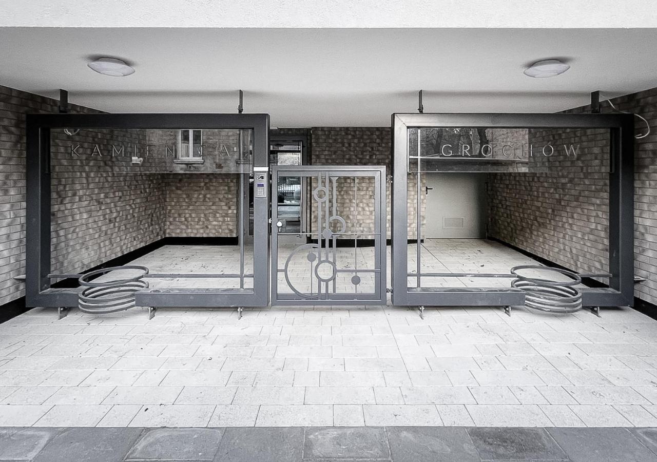 Apartament Sloneczny Kamienica Grochow With Free Parking Varsóvia Exterior foto